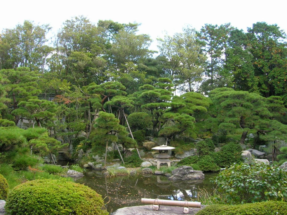 諸戸氏庭園の写真 ©KAMUI(CC BY-SA 2.5)