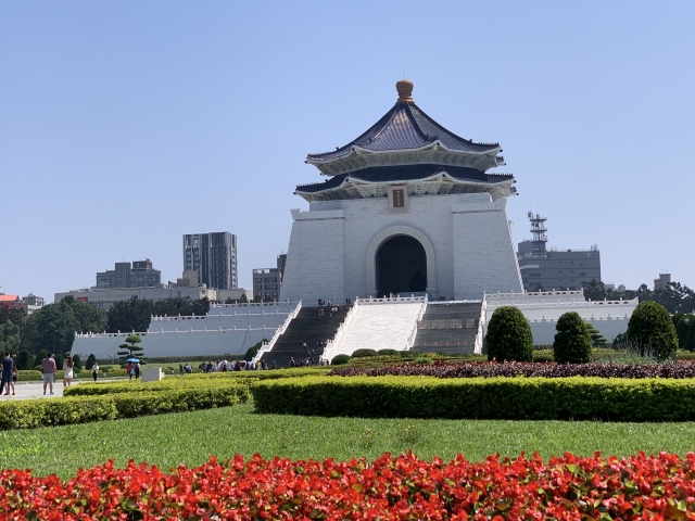 [中正紀念公園]園内は公園として整備されており、季節の花が咲き誇ります。ここは観光客だけでなく、地元の人からも愛される公園になっています。