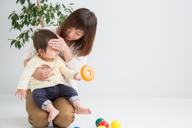 子供が病気：熱を測る子供