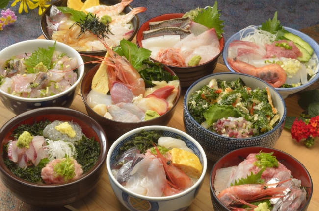東京から日帰りできる離島、「初島」で海鮮丼を食べ比べ