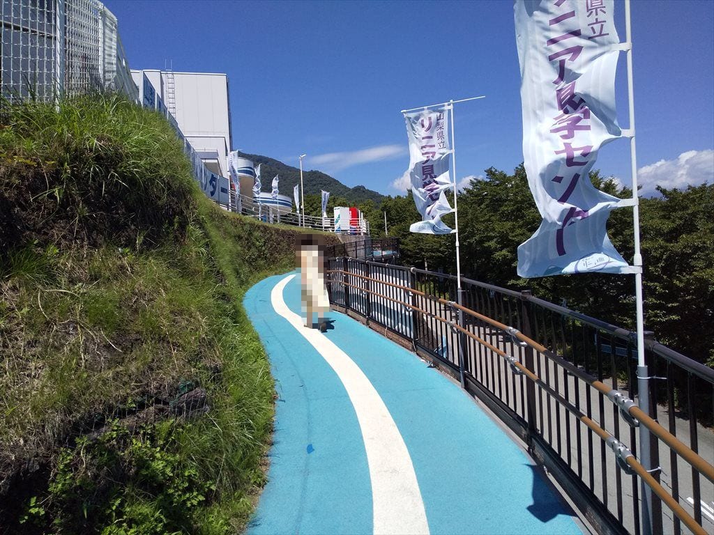 リニア見学センター道2