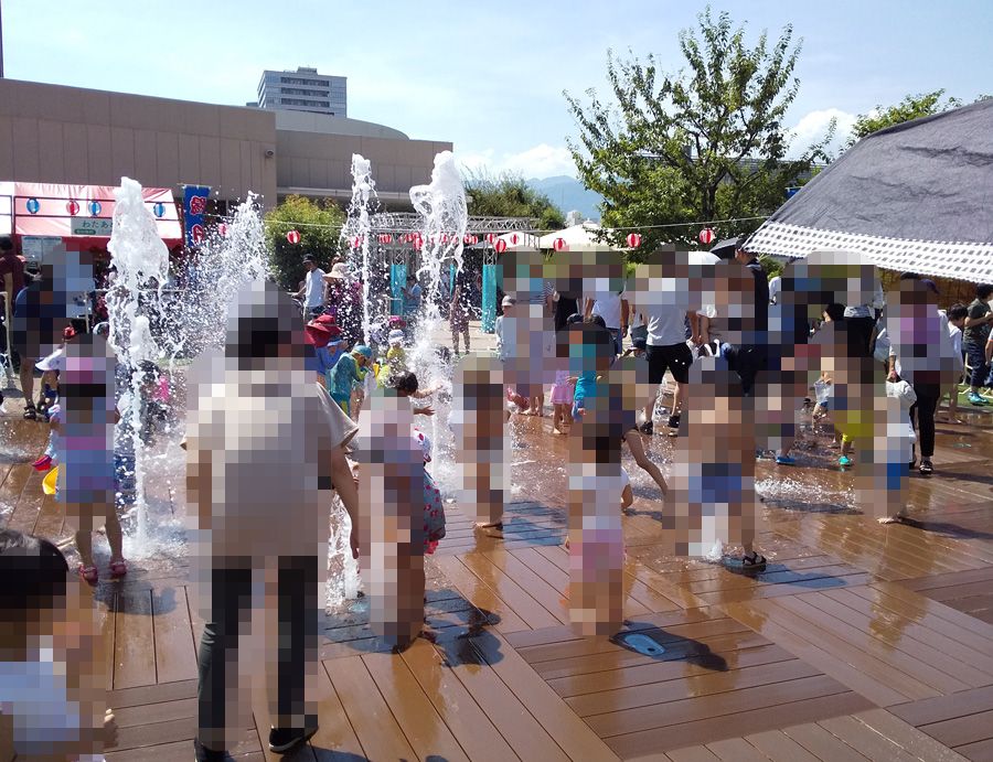 阪急西宮ガーデンズで水遊び　噴水